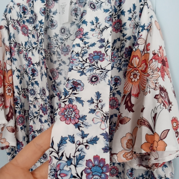 The Neck Down Beautiful Floral Blouse Large - Picture 3 of 9